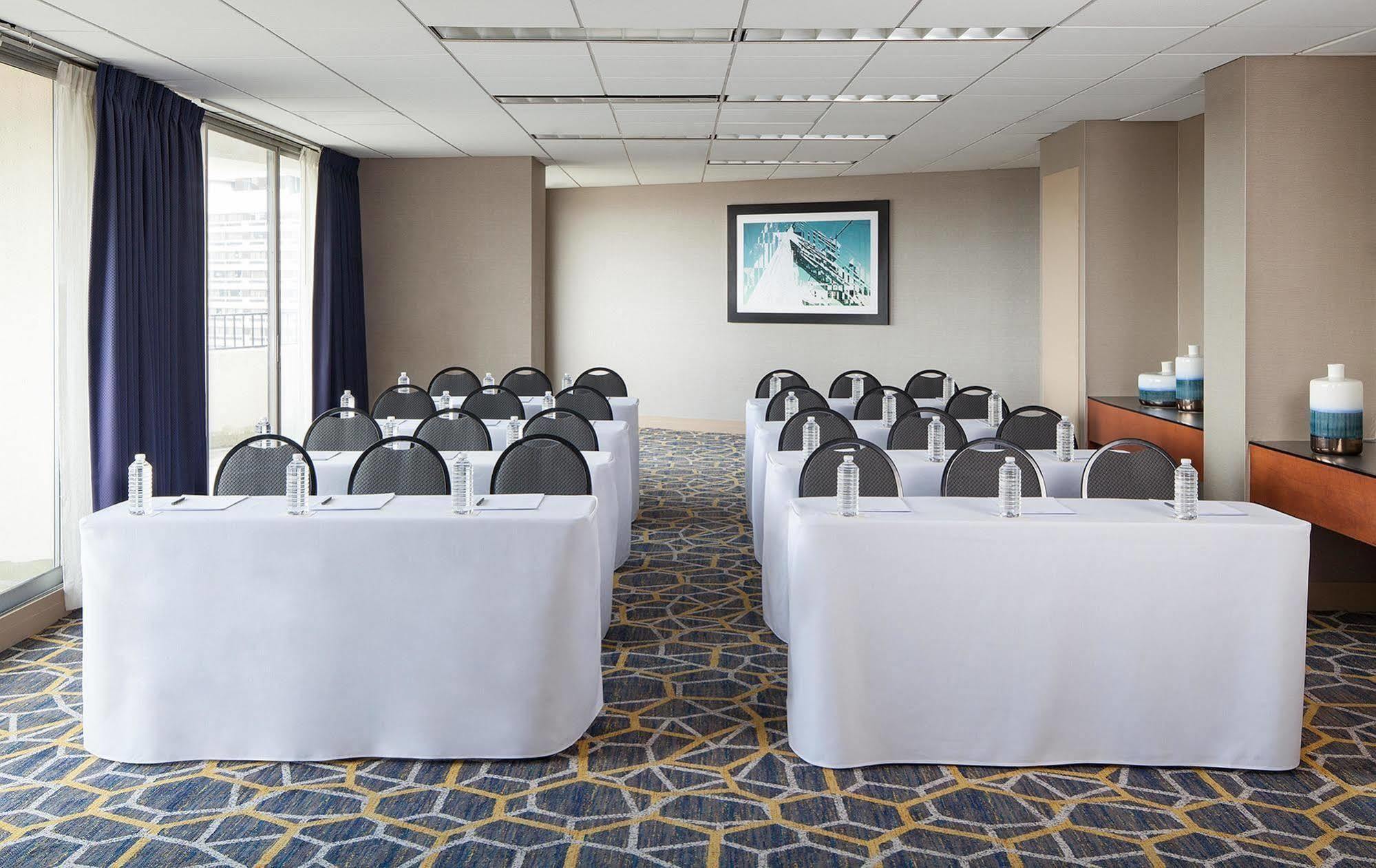 Embassy Suites Philadelphia - Center City Екстериор снимка