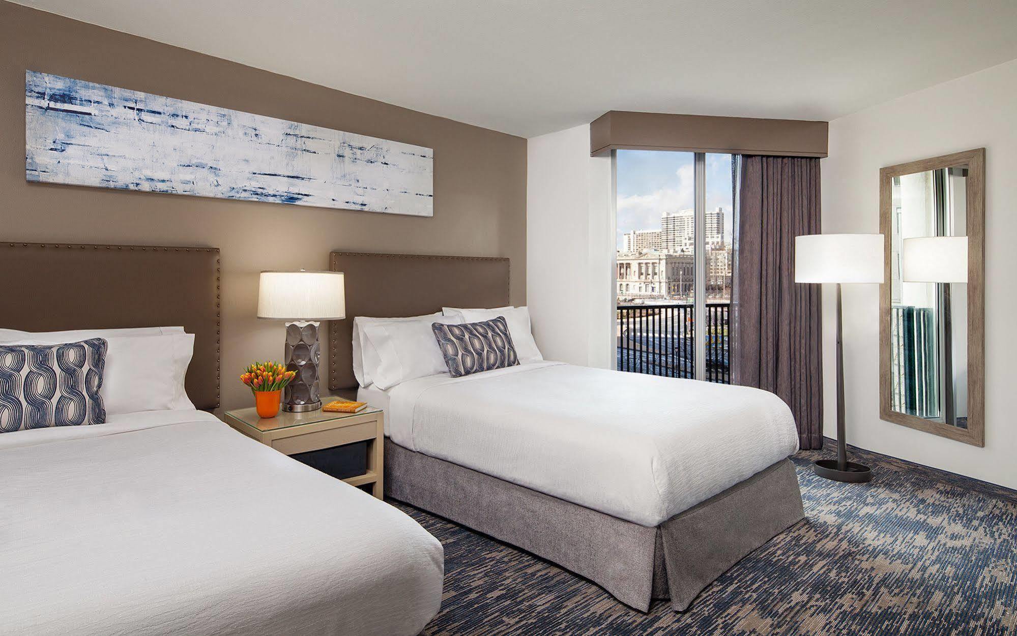 Embassy Suites Philadelphia - Center City Екстериор снимка