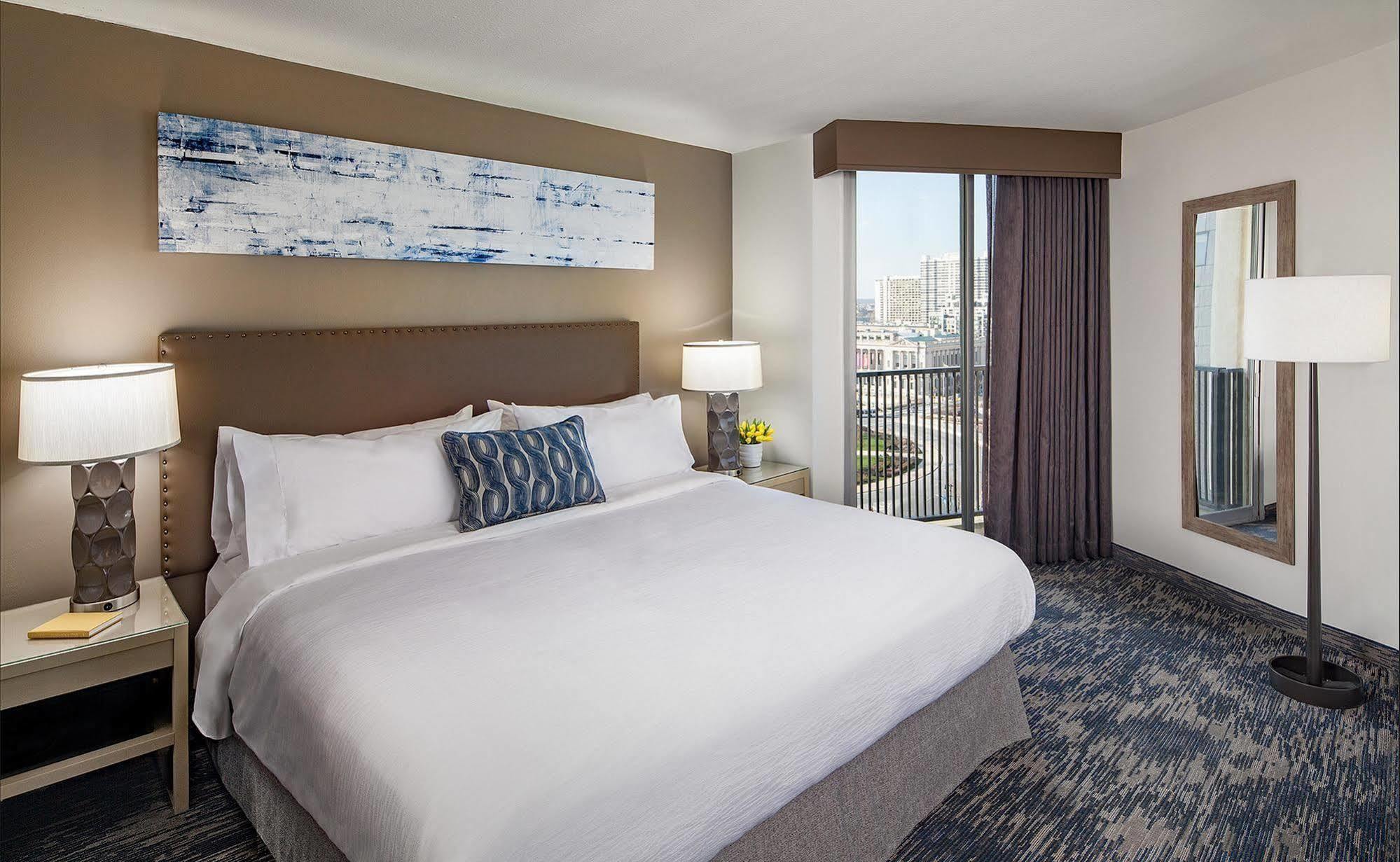 Embassy Suites Philadelphia - Center City Екстериор снимка